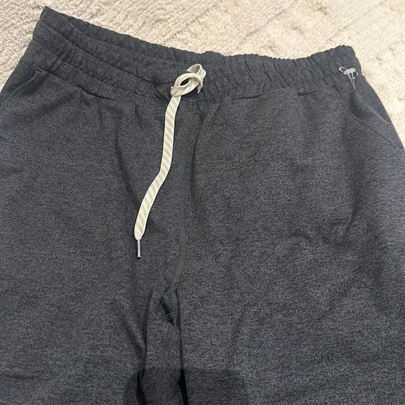 VUORI  Performance Jogger in charcoal heather - Picture 5 of 11